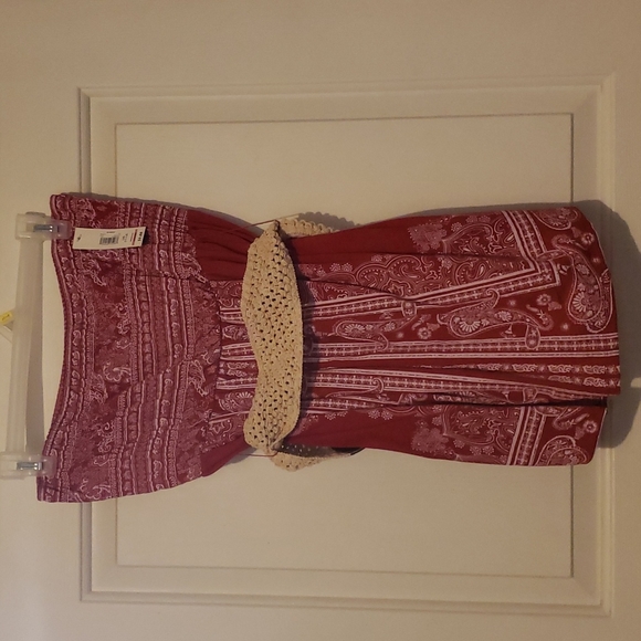 NWT Juniors Red and White tube top with belt - Picture 4 of 4